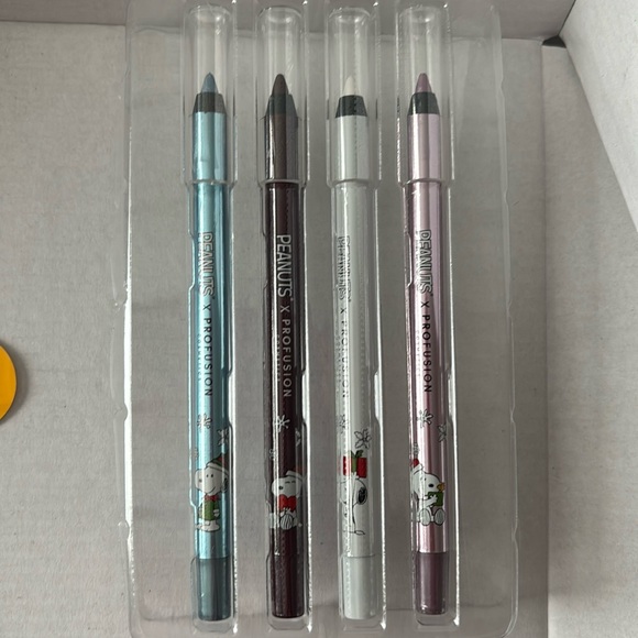 Profusion x Peanuts eyeliner set of 4 limited edition - Picture 3 of 5